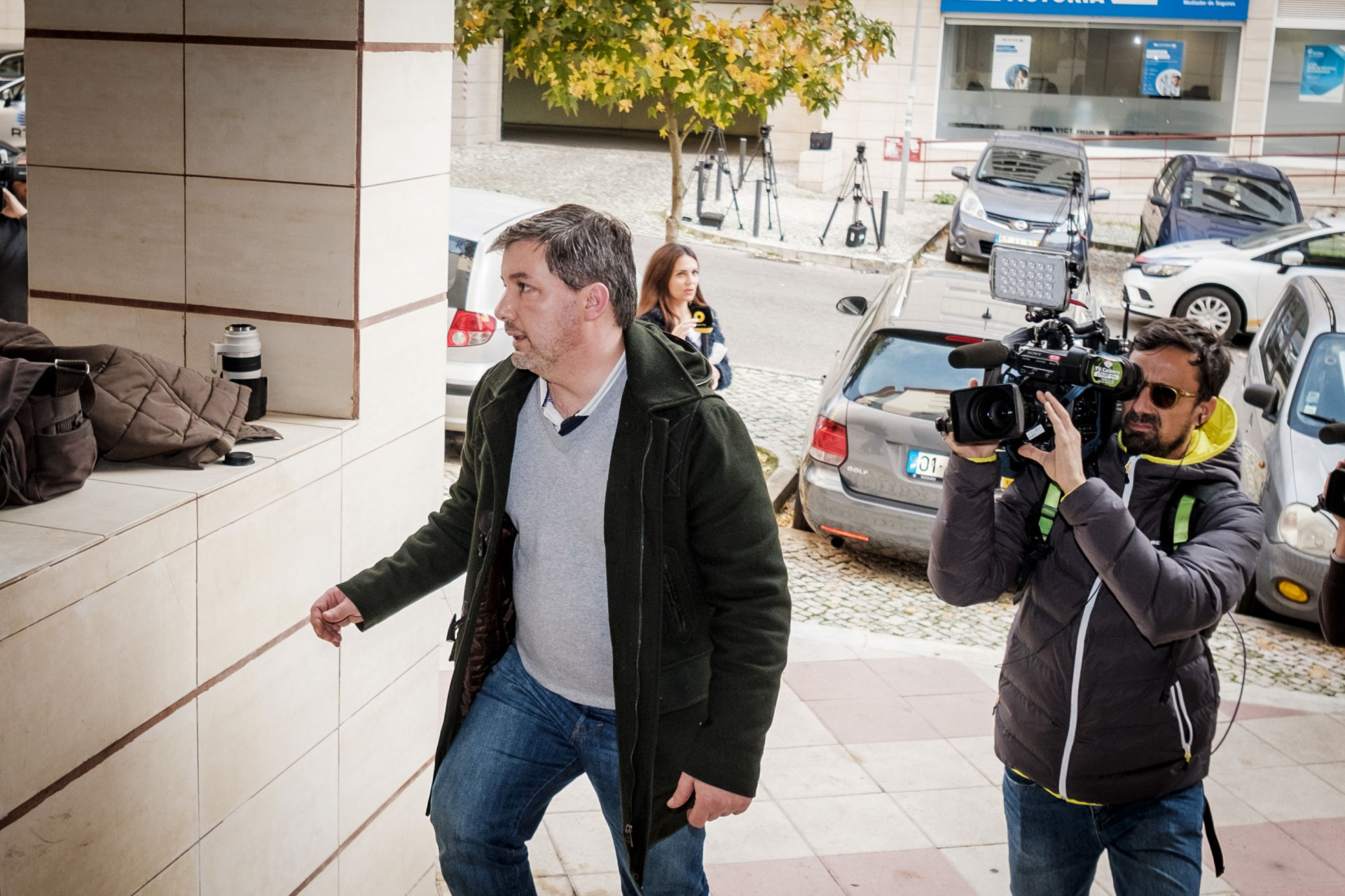 As imagens da chegada de Bruno de Carvalho a casa após quatro dias na GNR