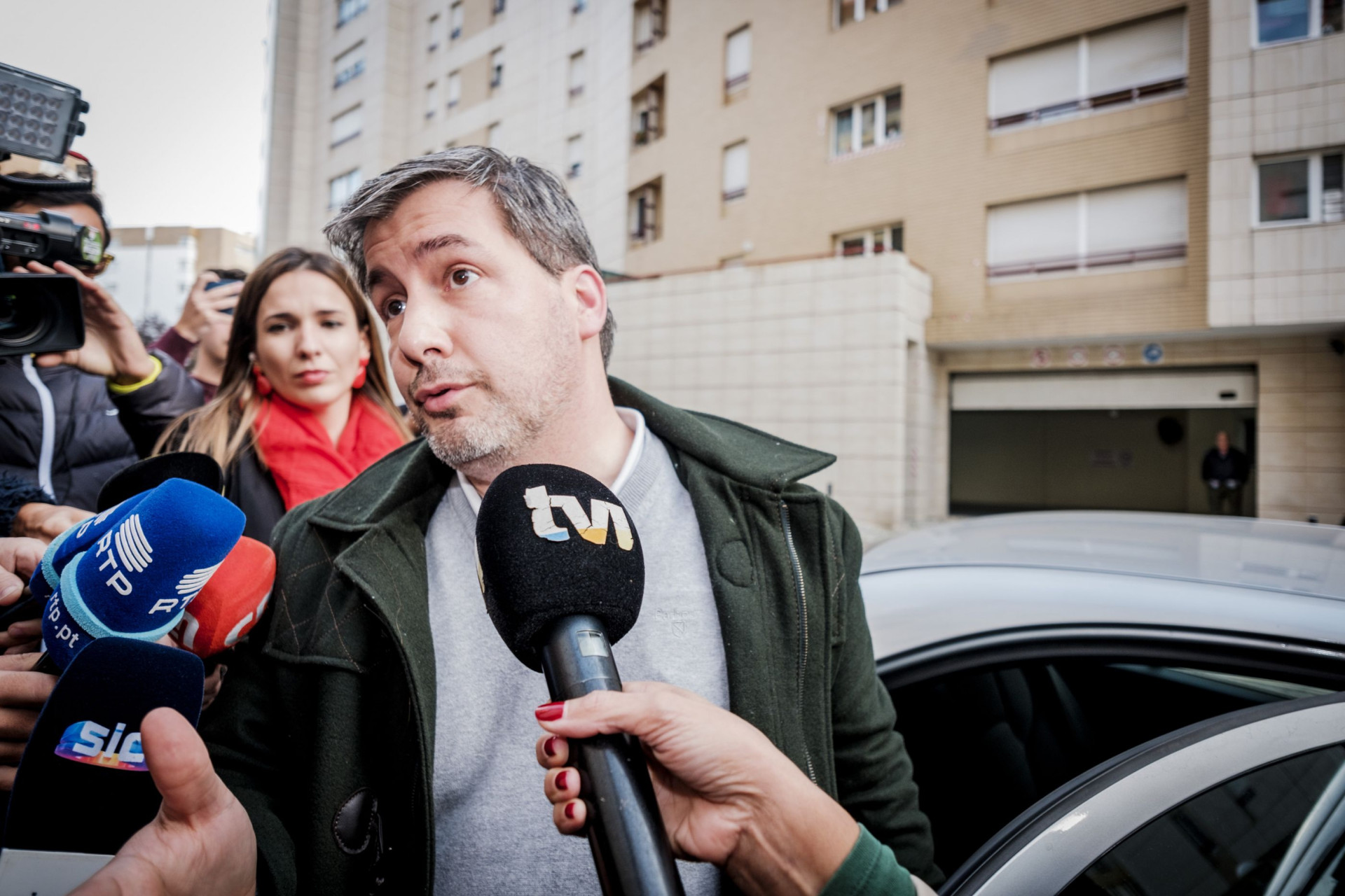As imagens da chegada de Bruno de Carvalho a casa após quatro dias na GNR