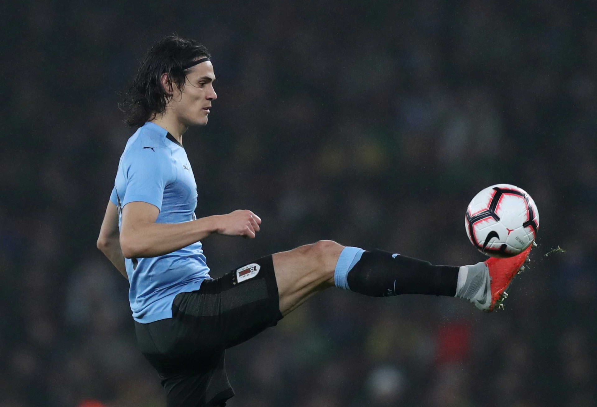 Cavani já reagiu ao momento de tensão com Neymar