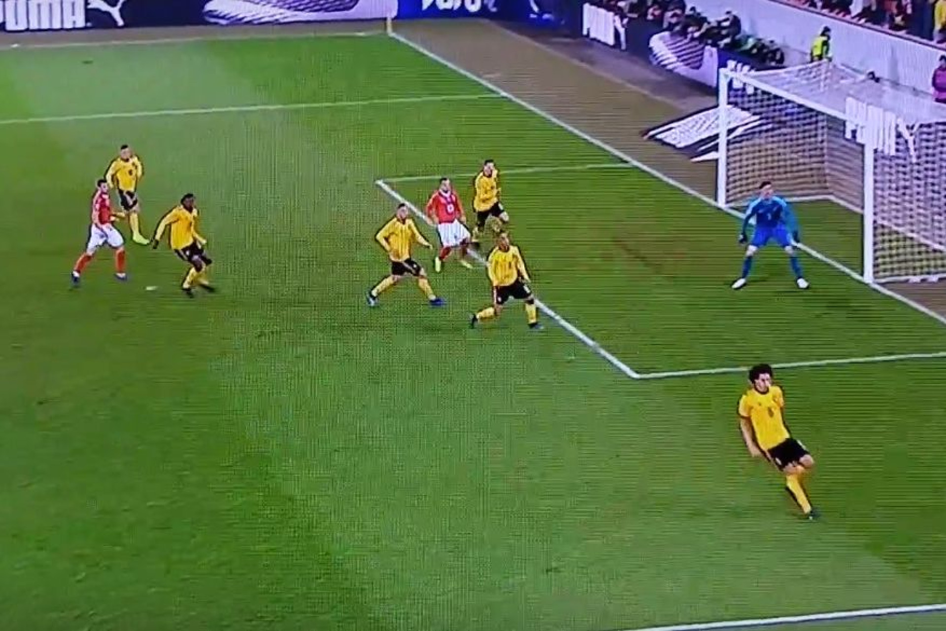 Seferovic bisa e completa cambalhota no Suíça-Bélgica