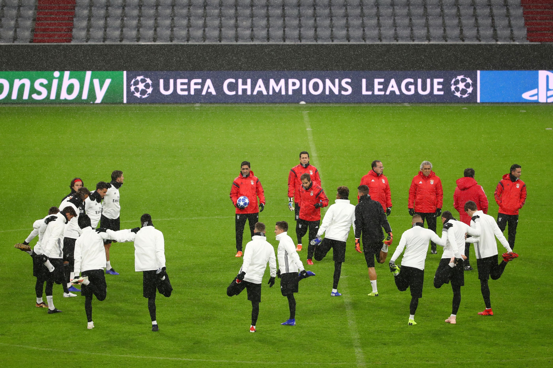 Neve, frio e... (muita) ambição: Assim foi o treino do Benfica em Munique