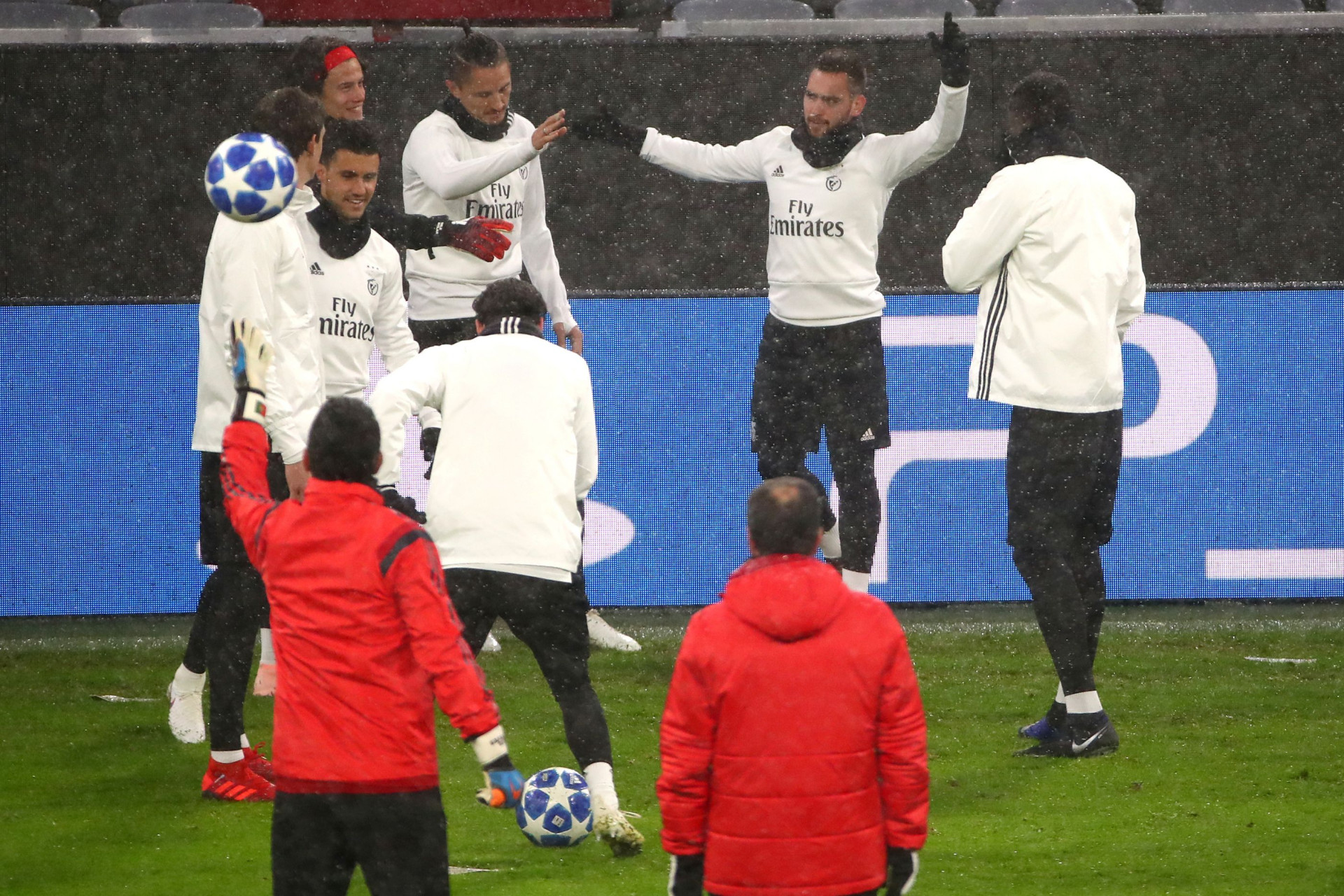 Neve, frio e... (muita) ambição: Assim foi o treino do Benfica em Munique