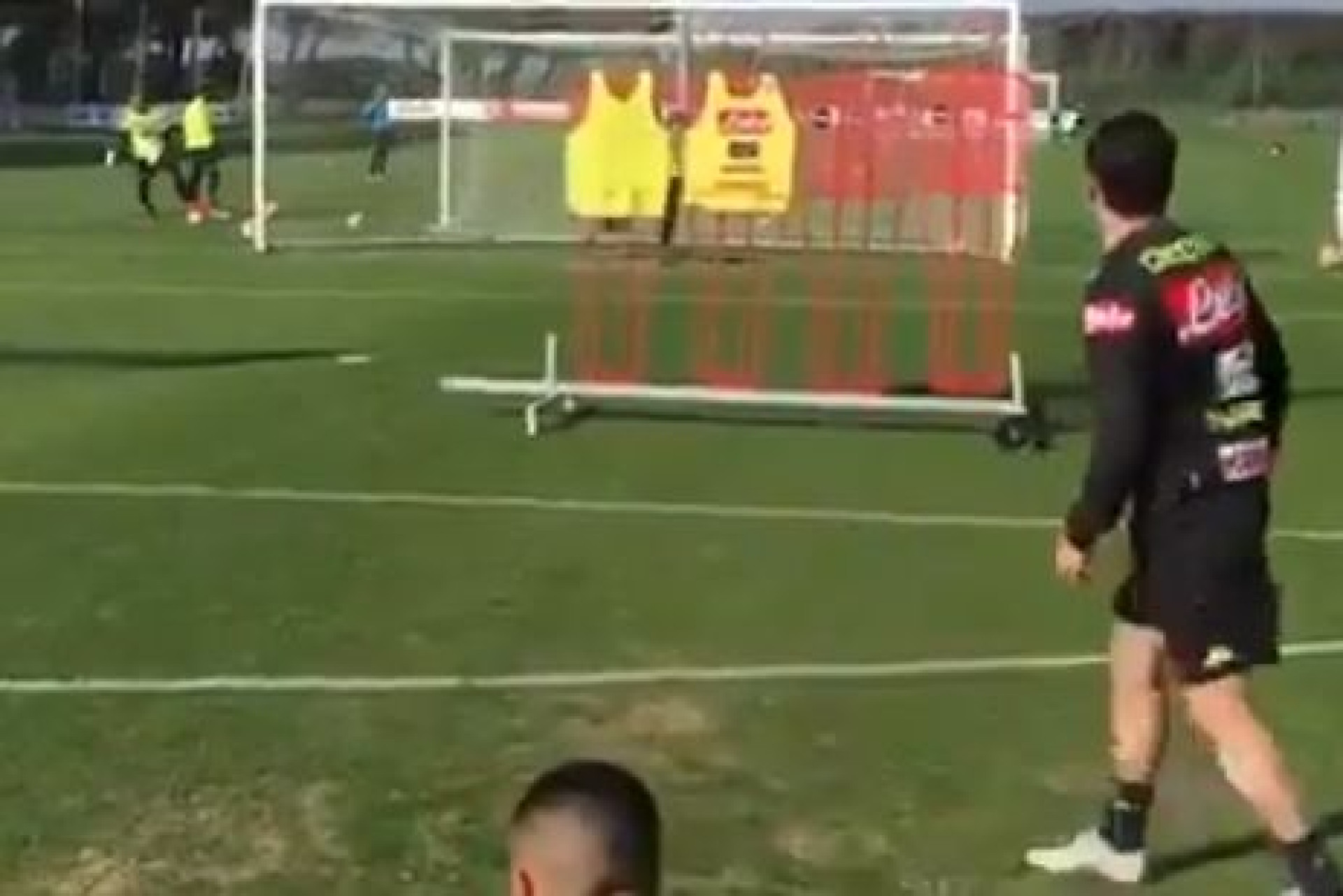 Craques do Nápoles afinaram a pontaria no treino e Mário Rui destacou-se