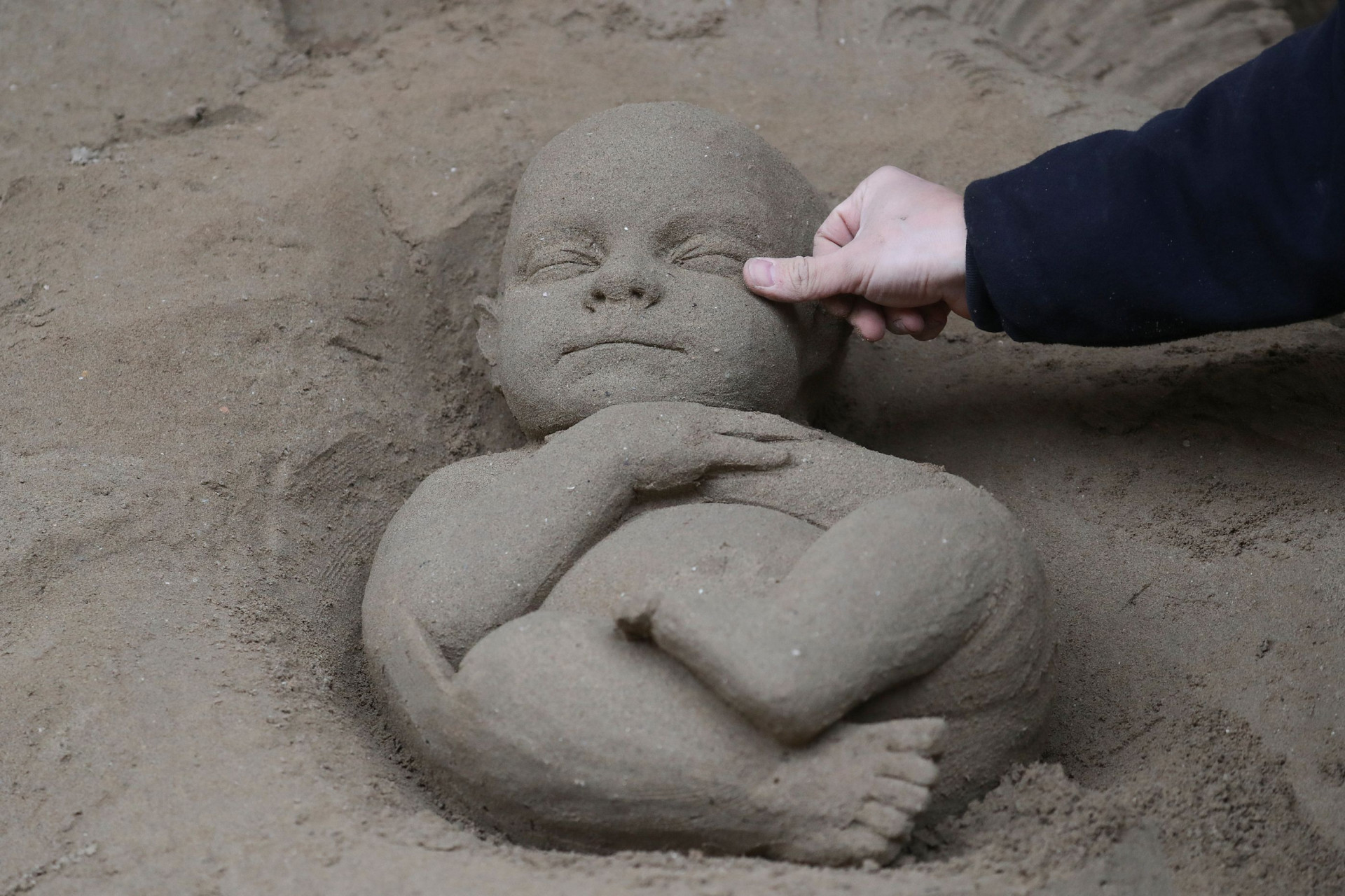 Com 720 toneladas de areia se faz um presépio em pleno Vaticano