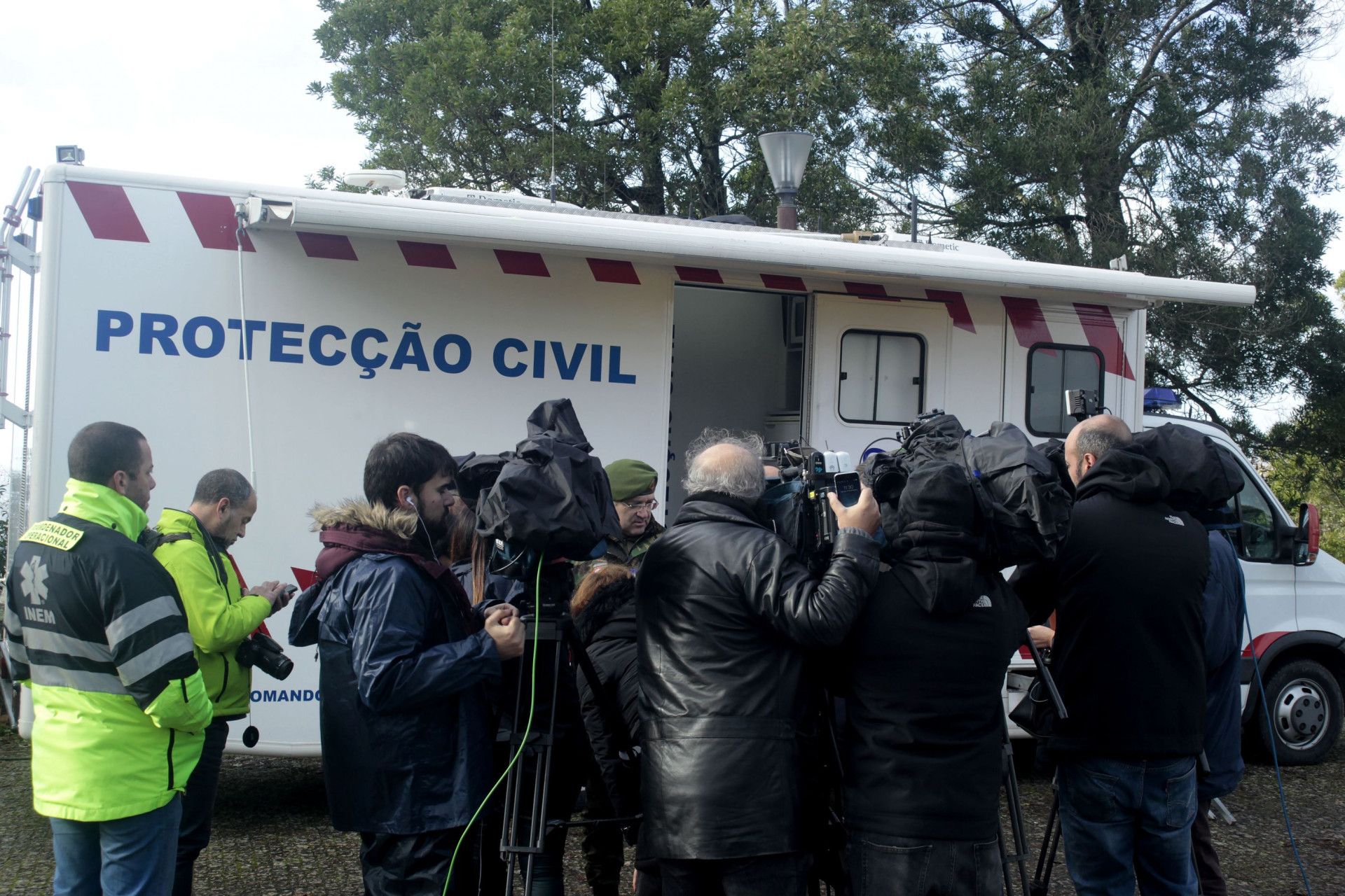 A tragédia da queda do helicóptero do INEM em imagens