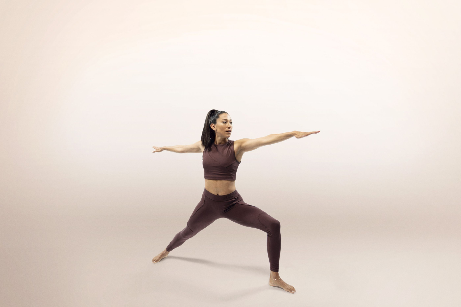 Fluidez e movimento. Nike lança primeira coleção para yoga