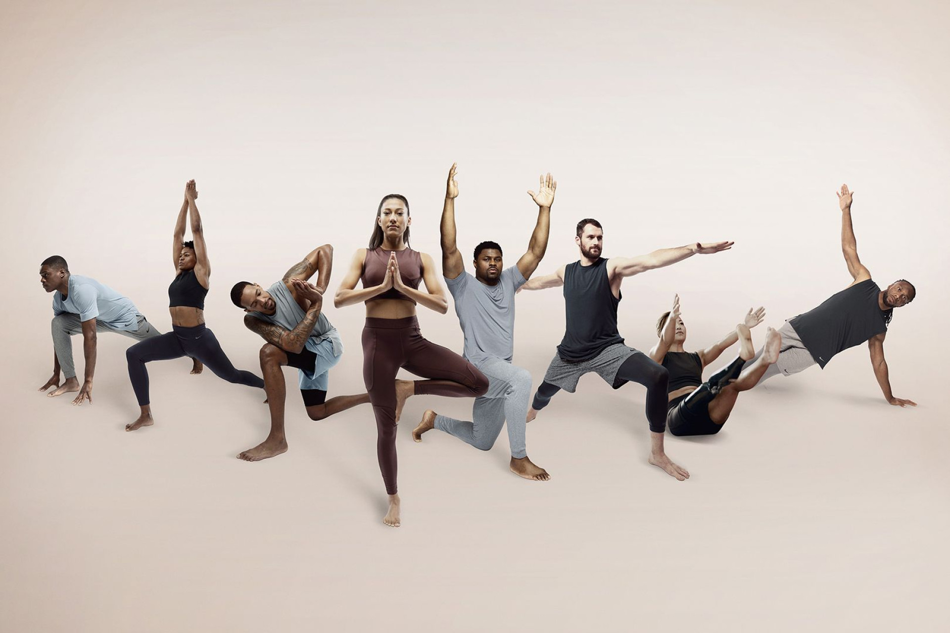 Fluidez e movimento. Nike lança primeira coleção para yoga
