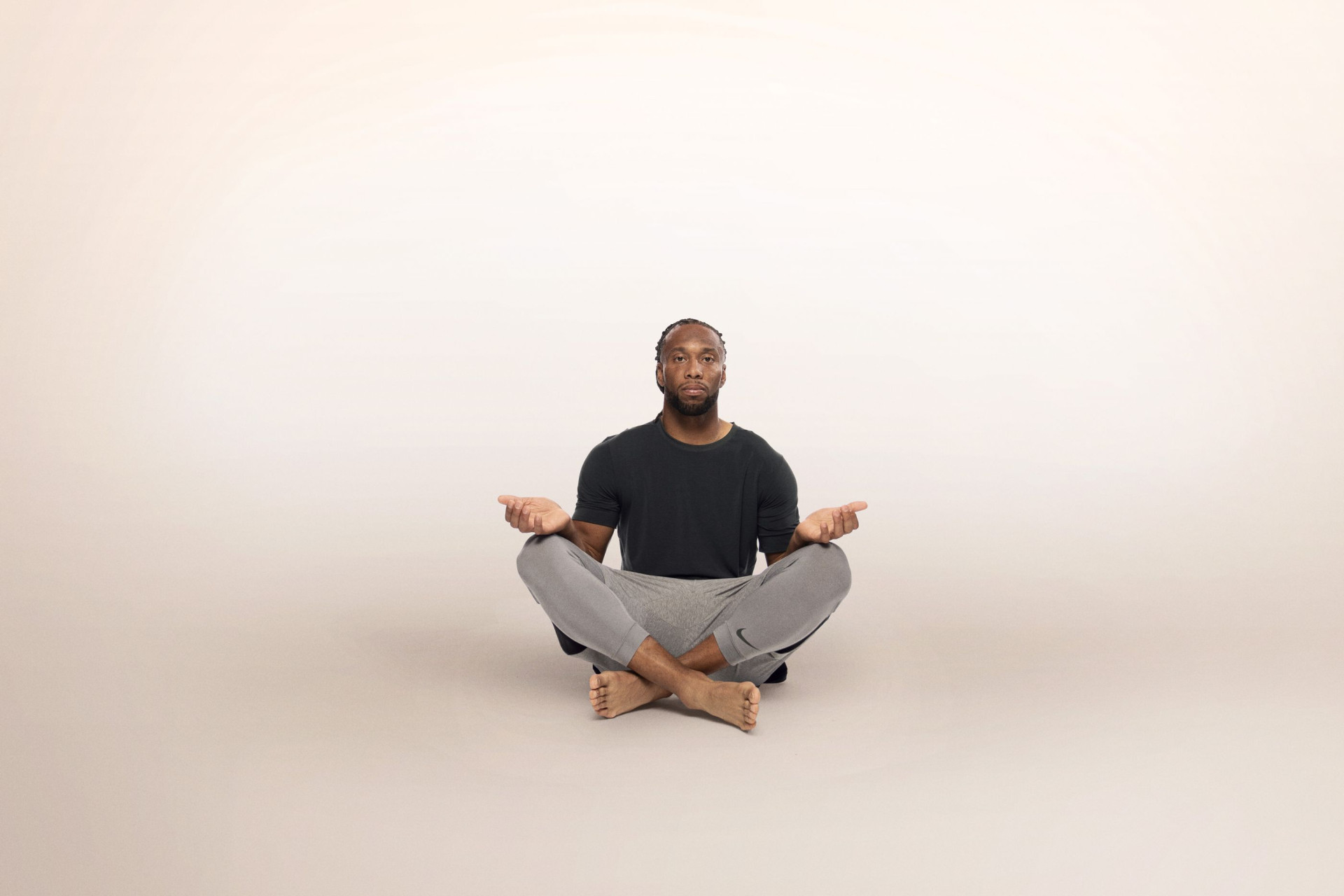 Fluidez e movimento. Nike lança primeira coleção para yoga
