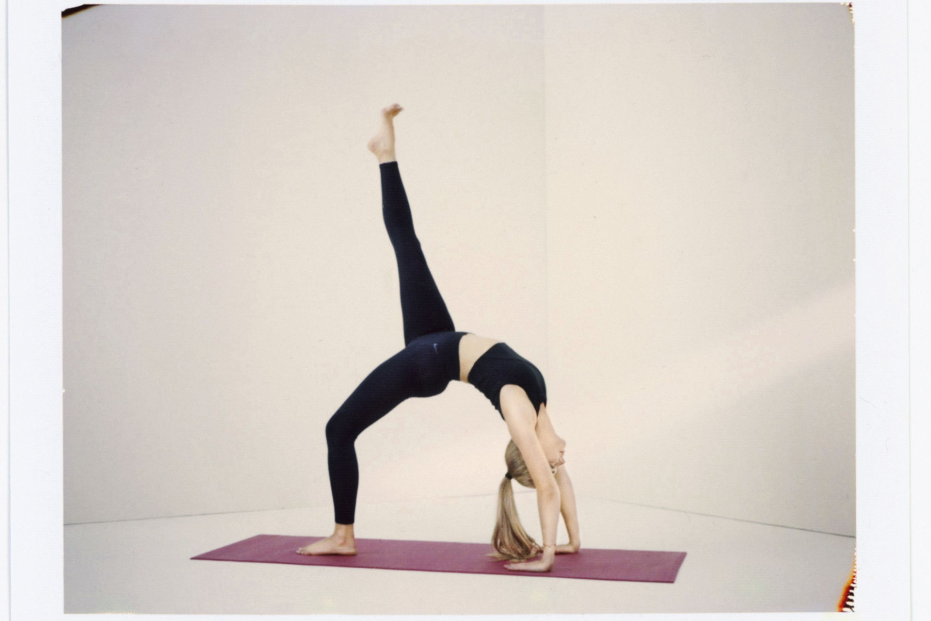 Fluidez e movimento. Nike lança primeira coleção para yoga