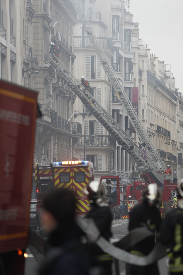 Explosão abalou manhã parisiense. Veja as imagens
