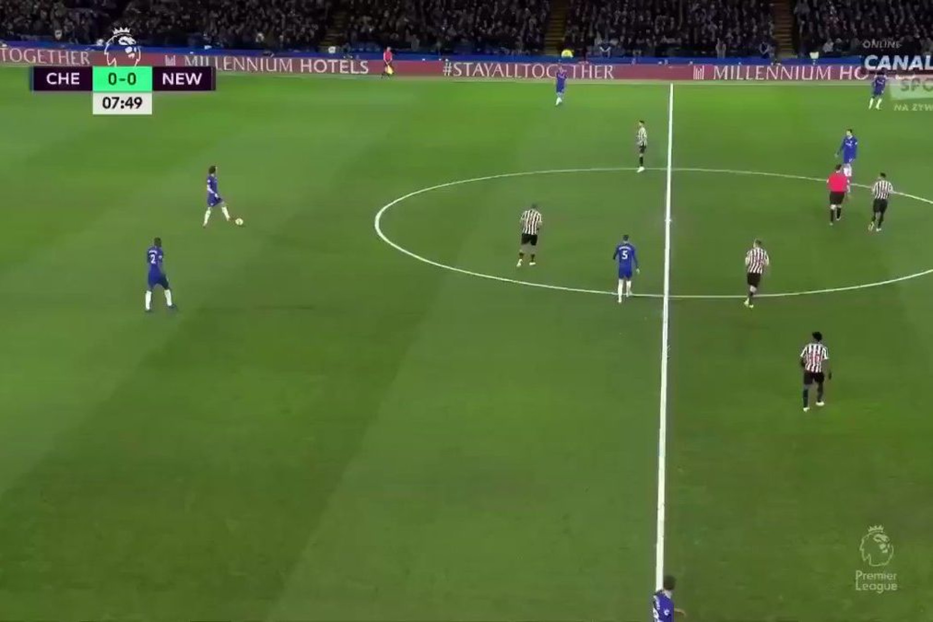 Passe teleguiado de David Luiz resulta em golo (soberbo) de Pedro