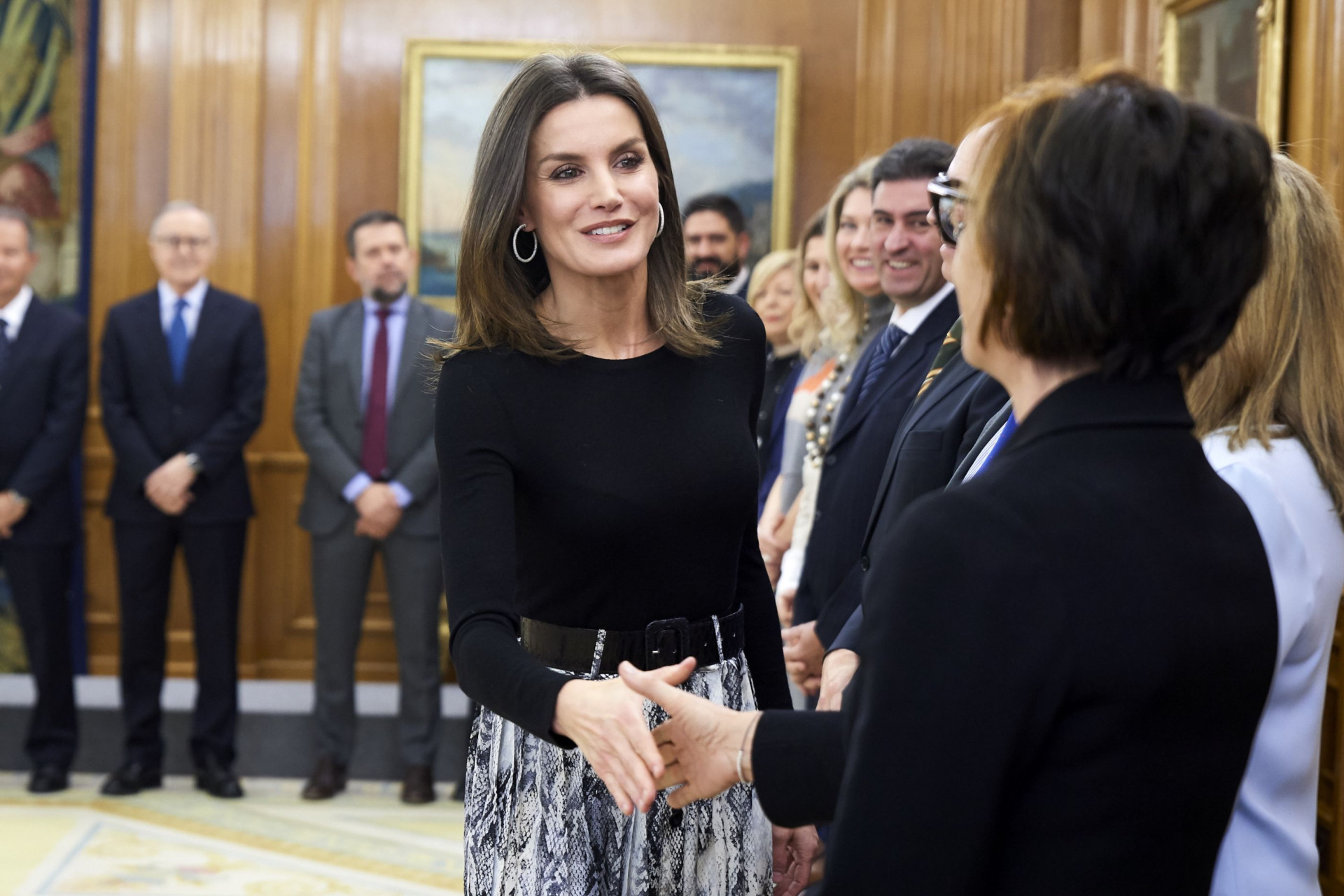Rainha Letizia usa saia que custa menos de 13 euros