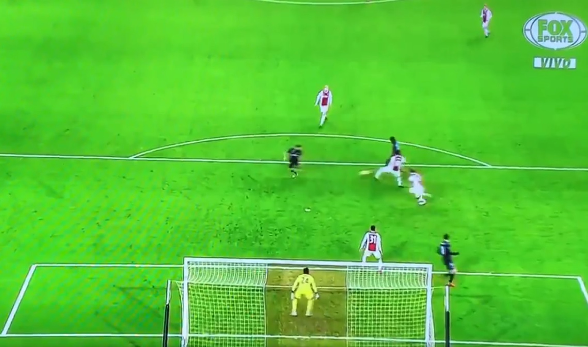 Vinícius Jr. foi brilhante e serviu Benzema no golo do Real Madrid