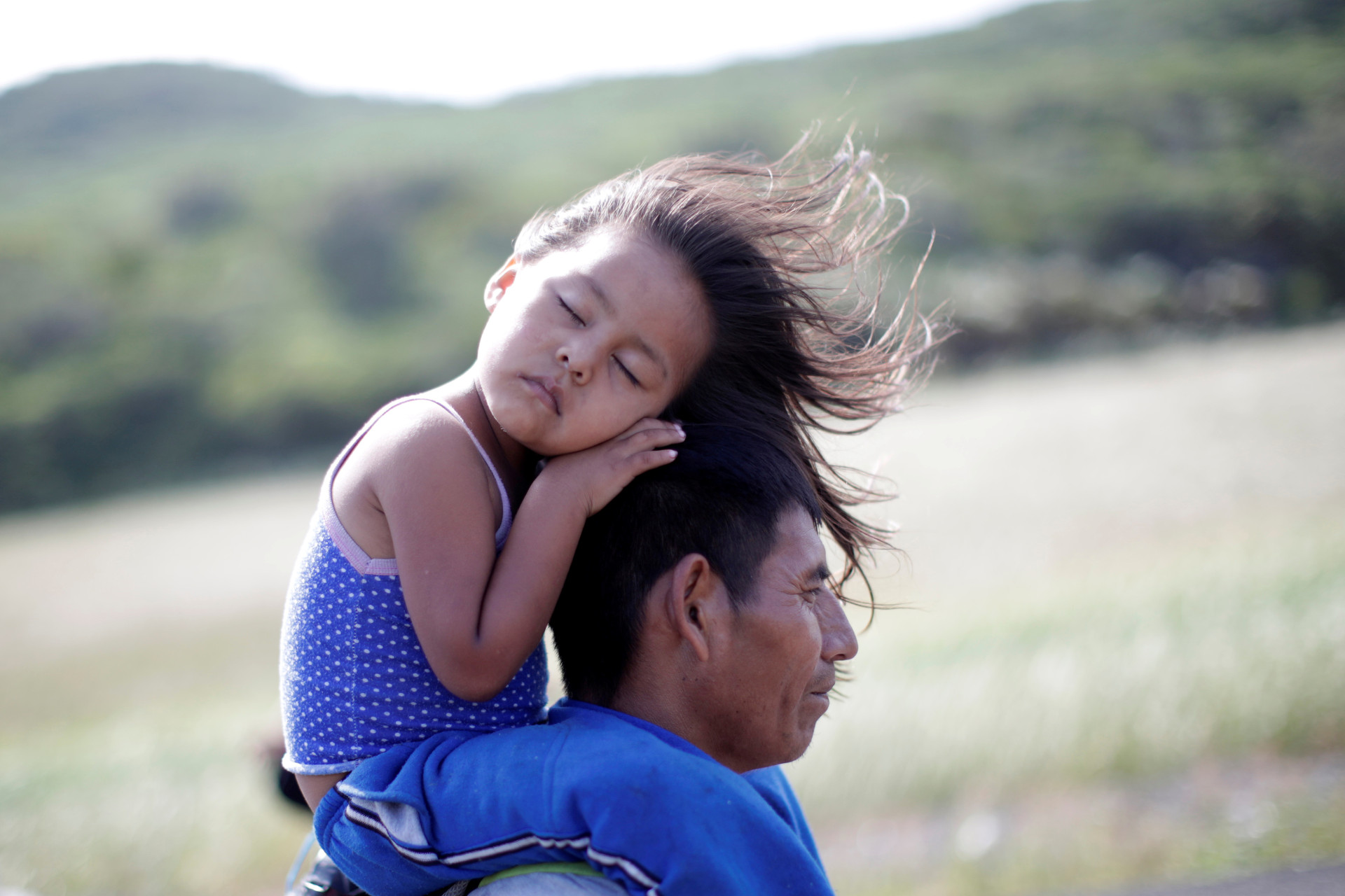 O sorriso e as lágrimas das crianças na travessia migratória rumo aos EUA