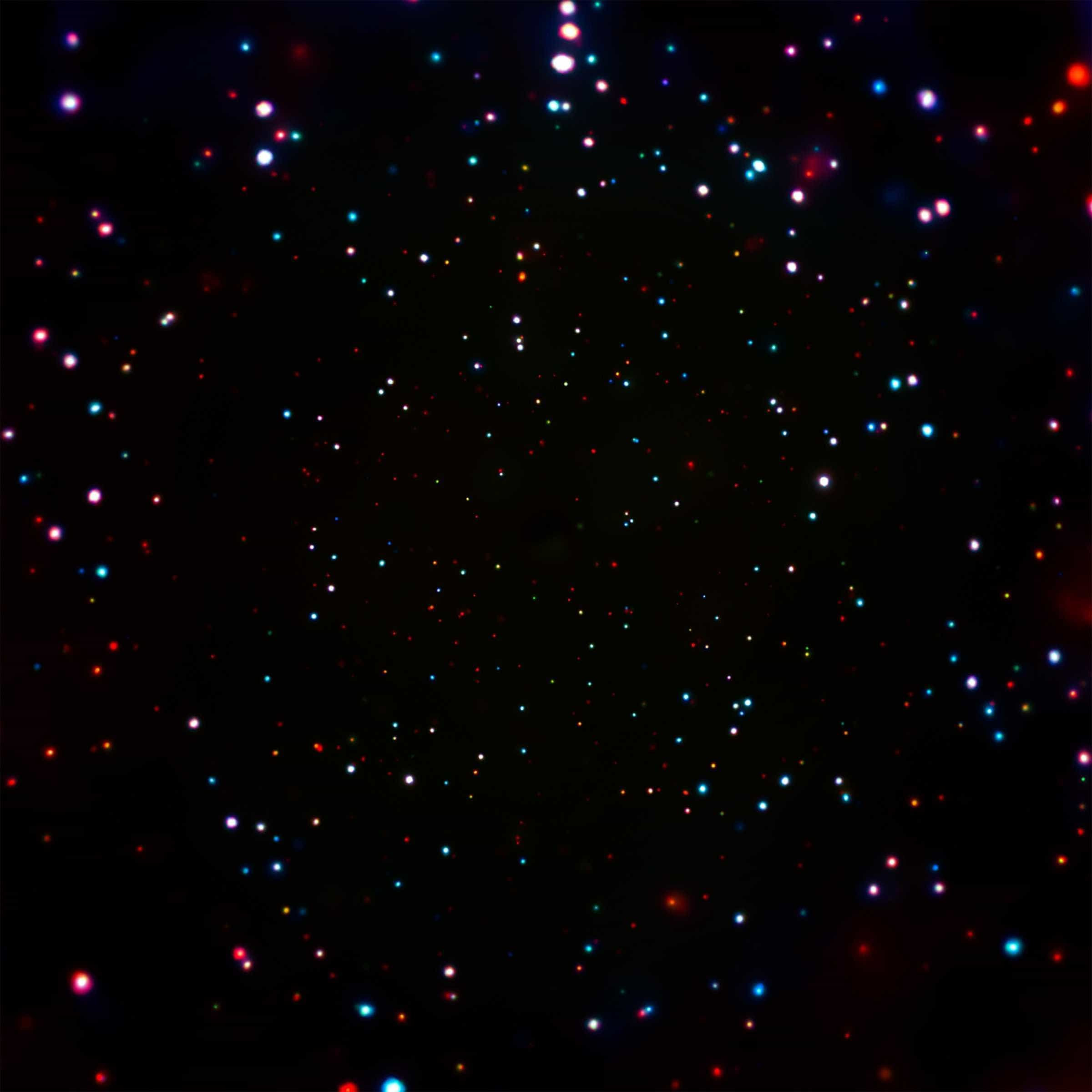 Mais do que estrelas, esta fotografia mostra milhares de buracos negros